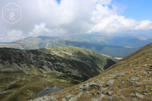 Vârful Roșu cu peripeții în Munții Iezer - Păpușa