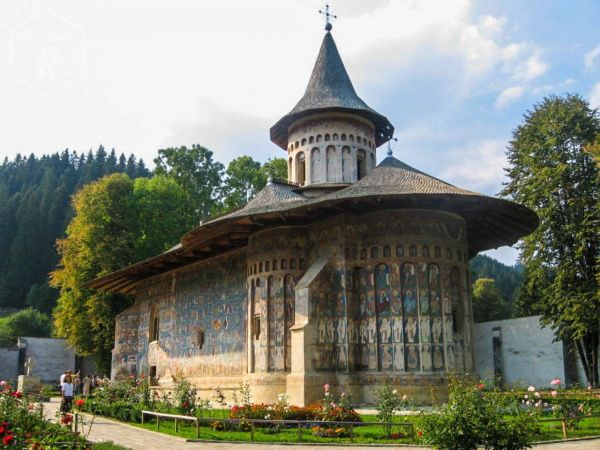 Un tur pe la mănăstirile din nordul Moldovei