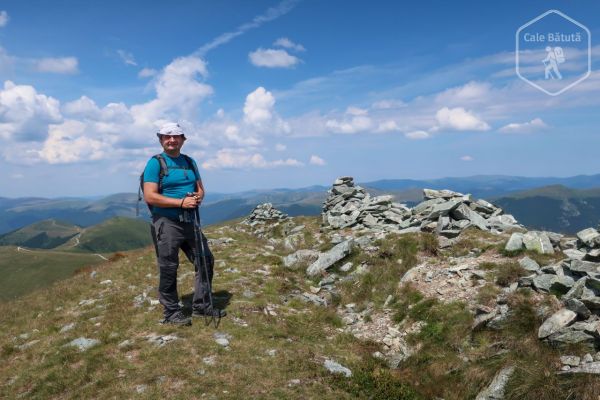 Vârful Nedeia - cel mai înalt vârf din Munții Căpățânii