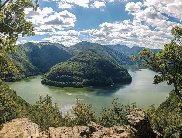 Lacul Tarnița: Piatra lui Dan și Piatra lui Alma