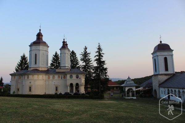 Prin Buzău: Mănăstirea Ciolanu și Schitul Negoiță