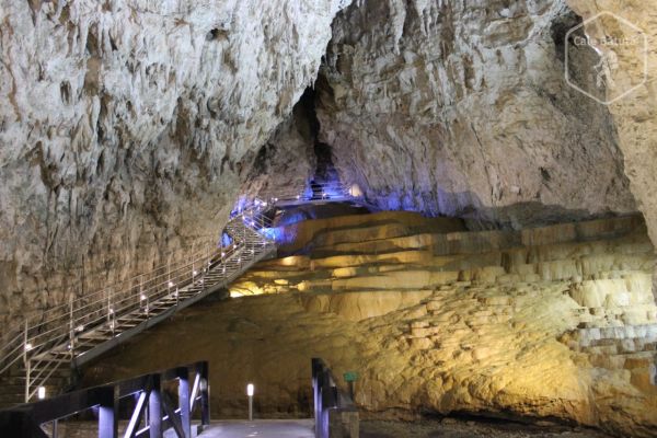 Serbia - Stopića, peștera cu bazine de apă în trepte și Cascada Gostilje