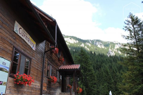 O plimbare de relaxare în Piatra Craiului, până la Cabana Curmătura