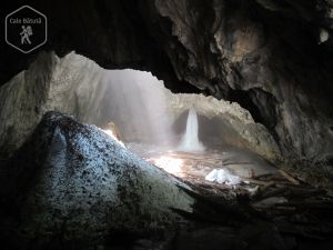 Peștera Ghețarul Focul Viu