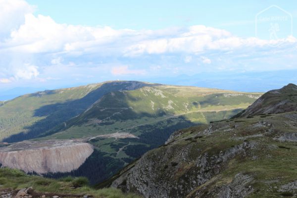 Vârful Rețitiș (2021 m)