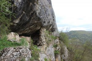 Peștera zidită Mada