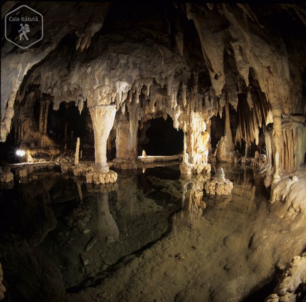 Peștera Perama
