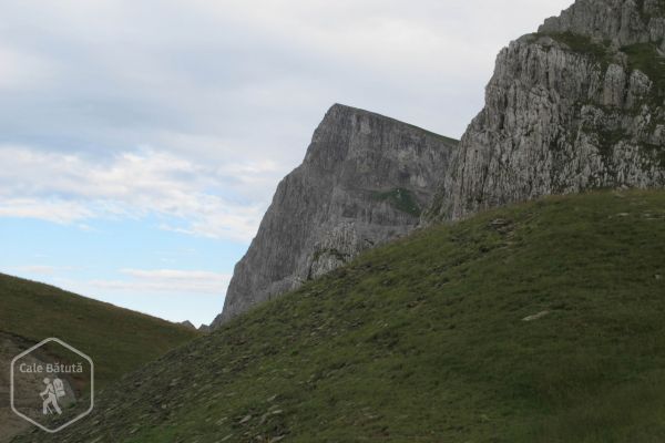 Vârful Gamila (2497 m)